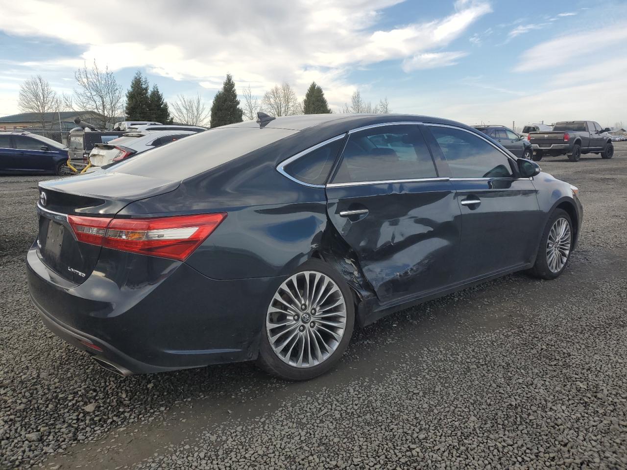 2016 Toyota Avalon - Image 3