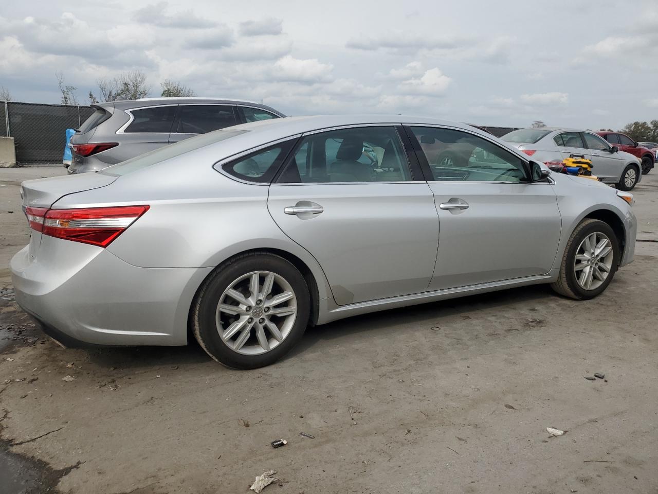 2013 Toyota Avalon - Image 3