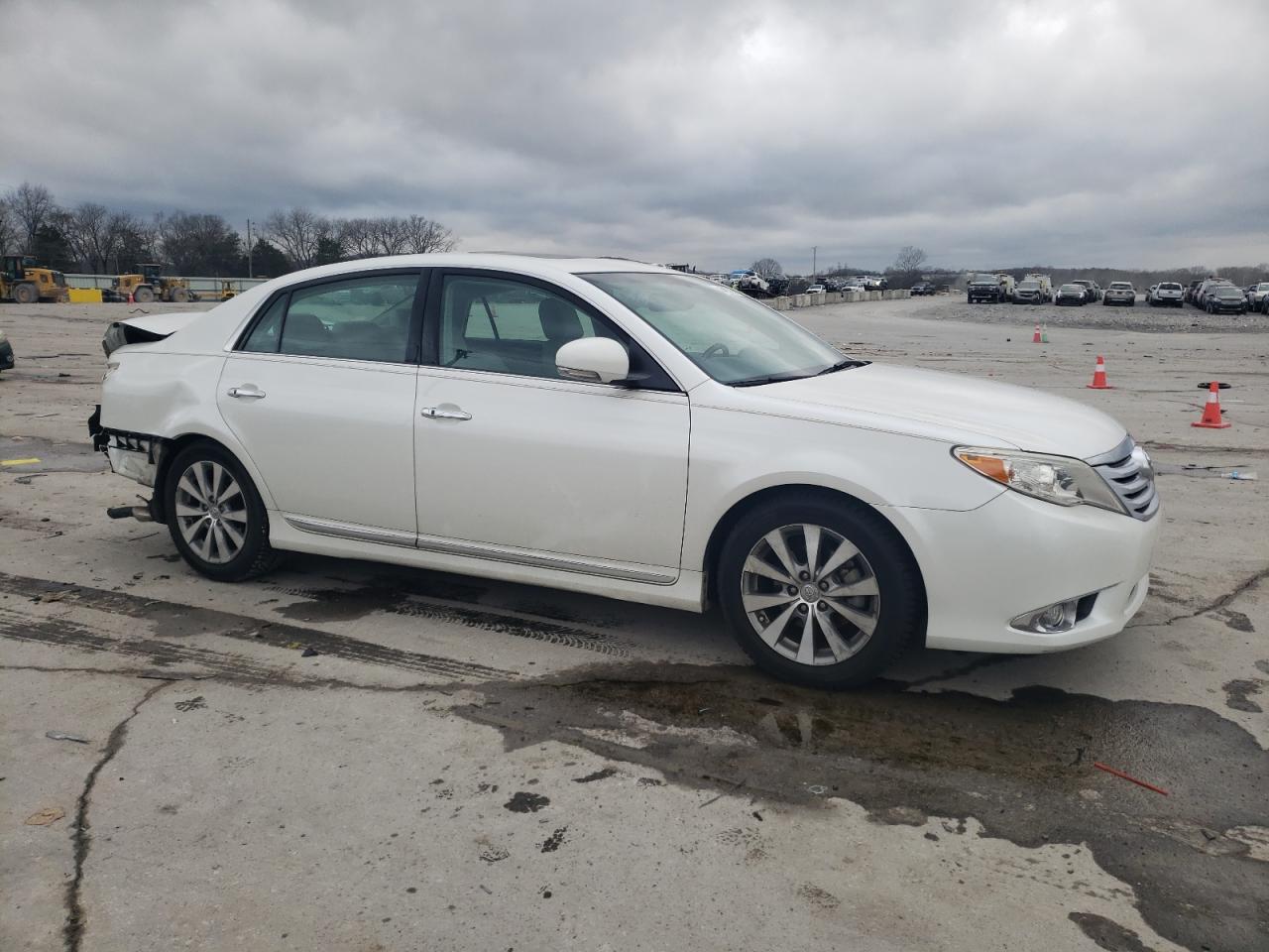 2012 Toyota Avalon - Image 4