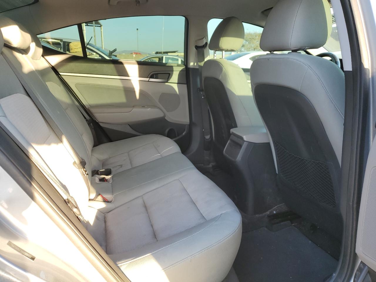 2017 Hyundai Elantra - Image 10