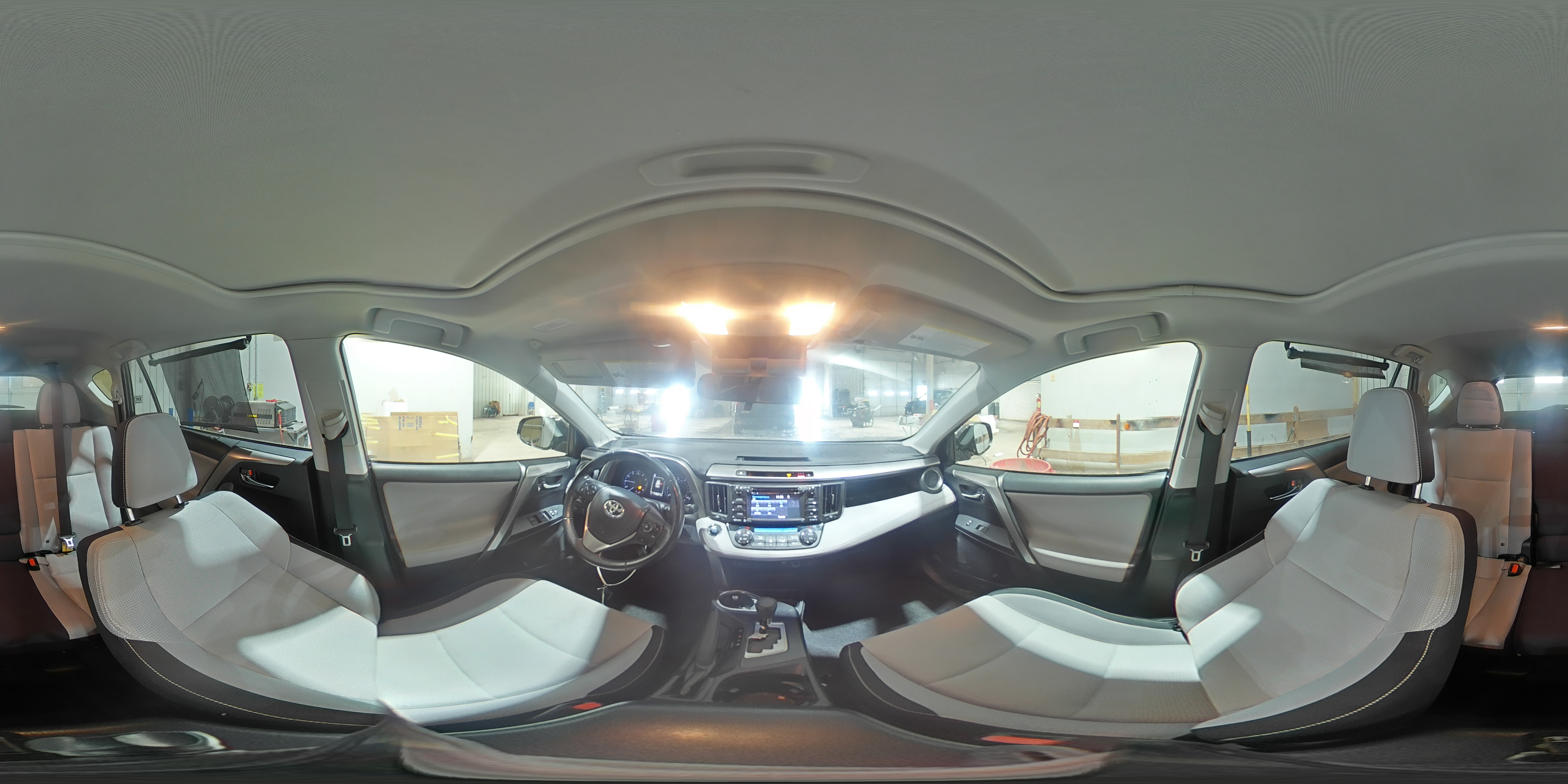 2018 Toyota RAV 4 - Image 15
