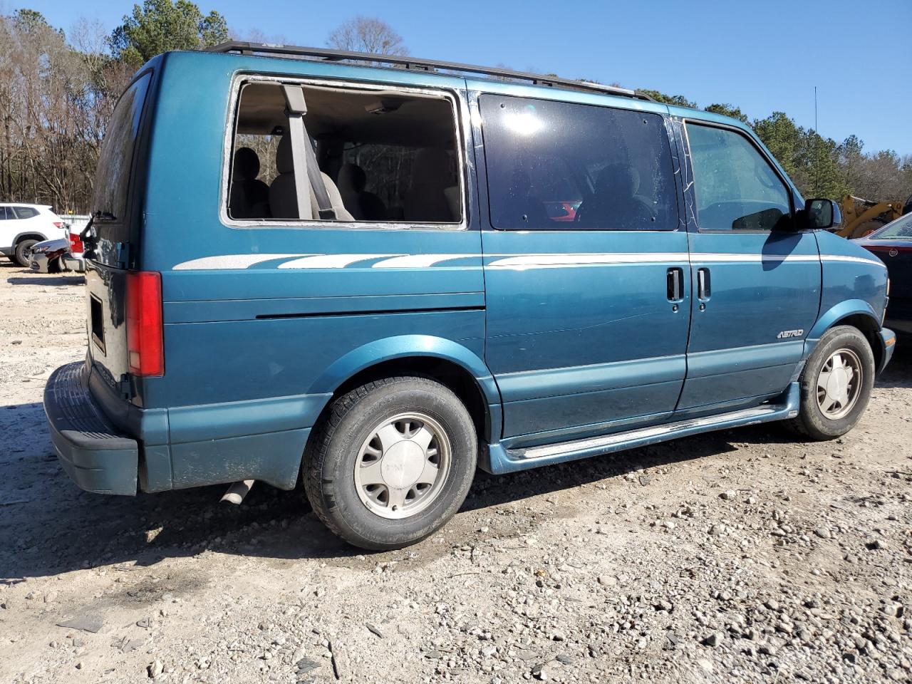 1999 Chevrolet Astro - Image 3