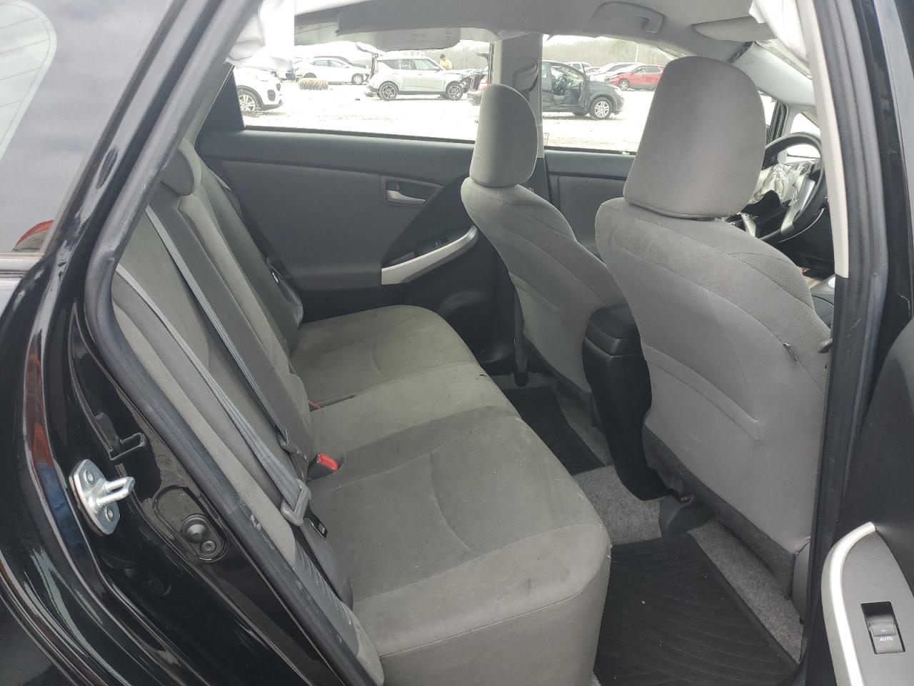 2015 Toyota Prius - Image 10