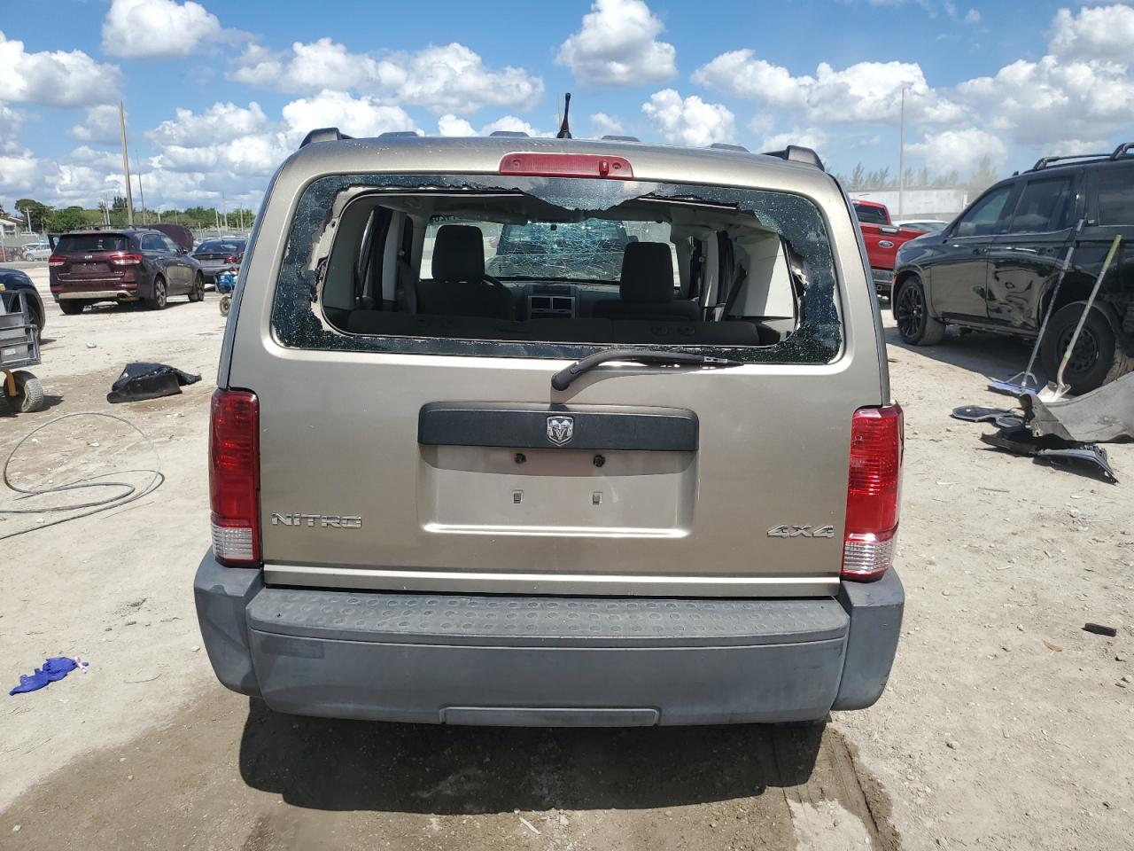 2007 Dodge Nitro - Image 6