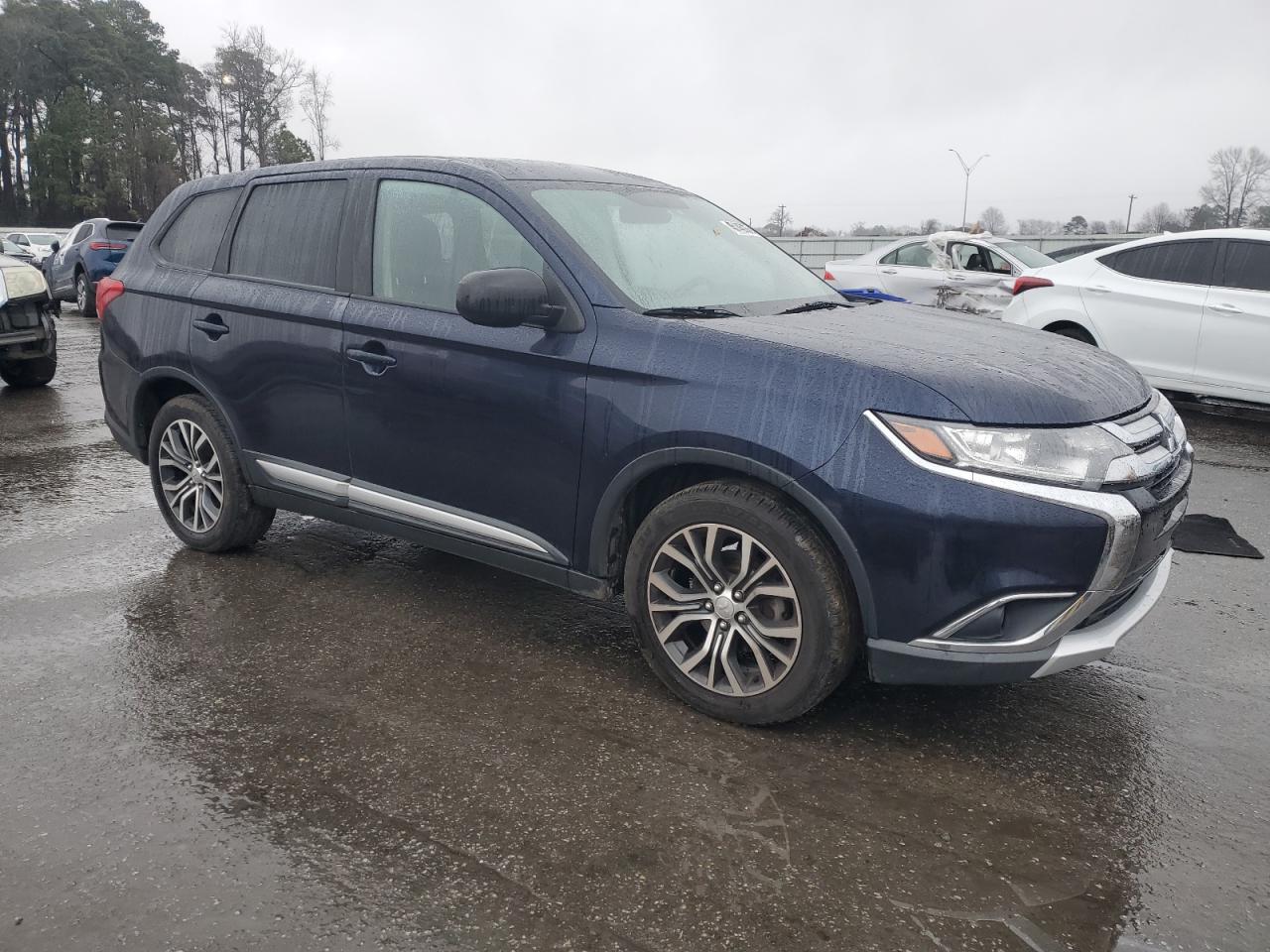 2018 Mitsubishi Outlander - Image 4