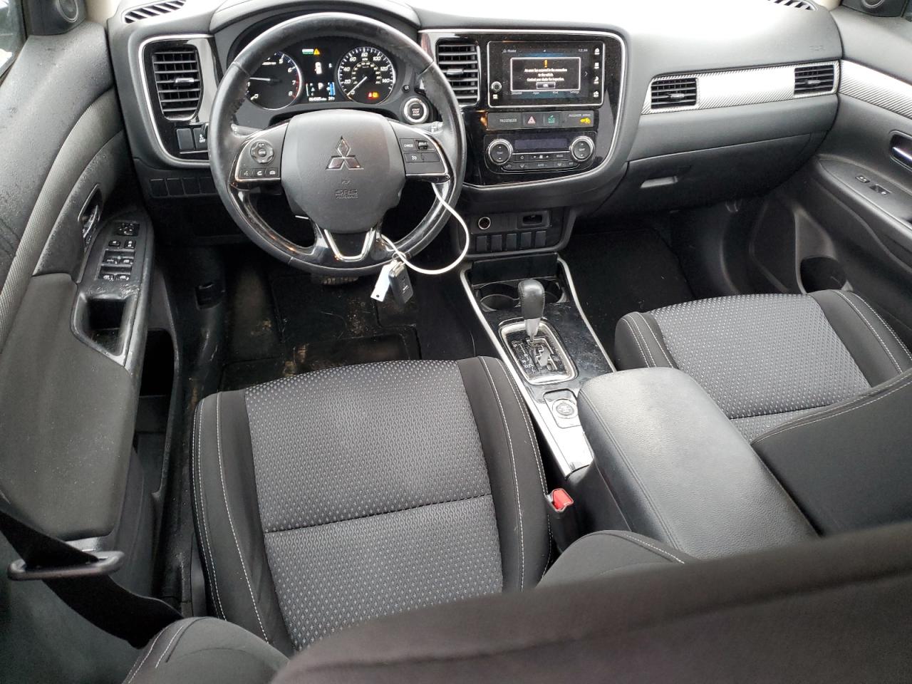 2017 Mitsubishi Outlander - Image 8