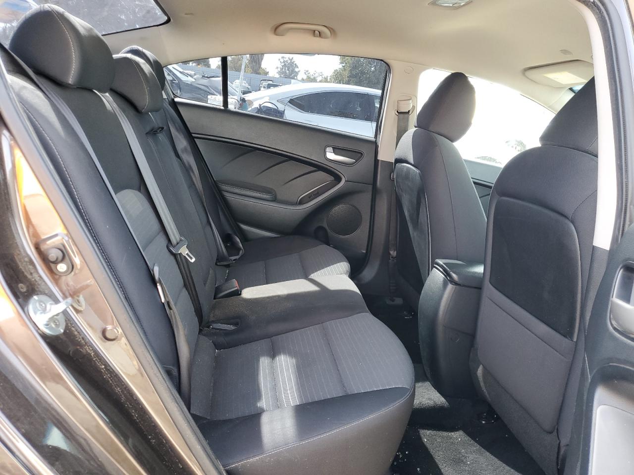 2017 Kia Forte - Image 10