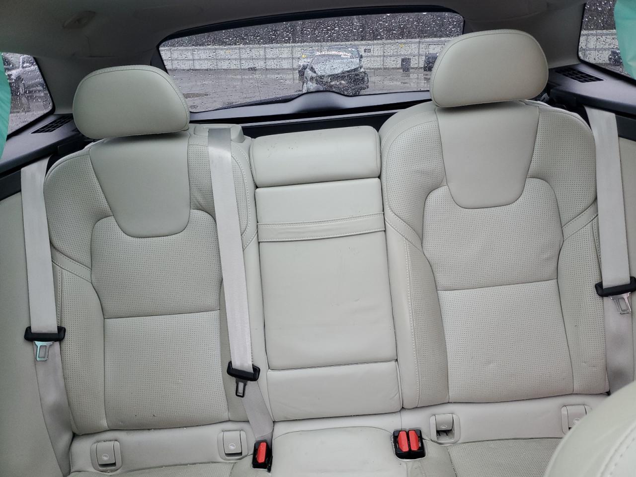 2018 Volvo XC60 - Image 10