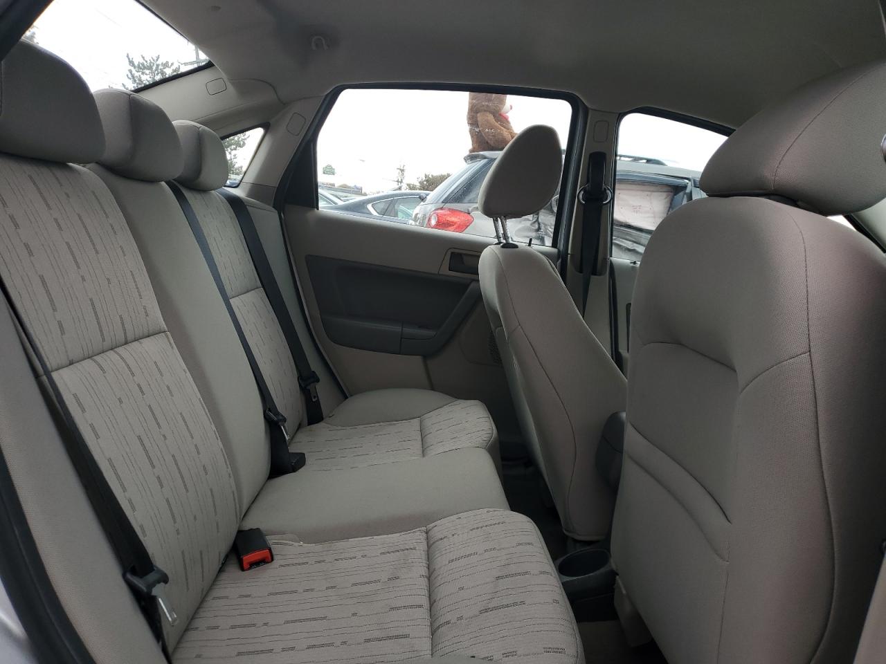 2010 Ford Focus - Image 11