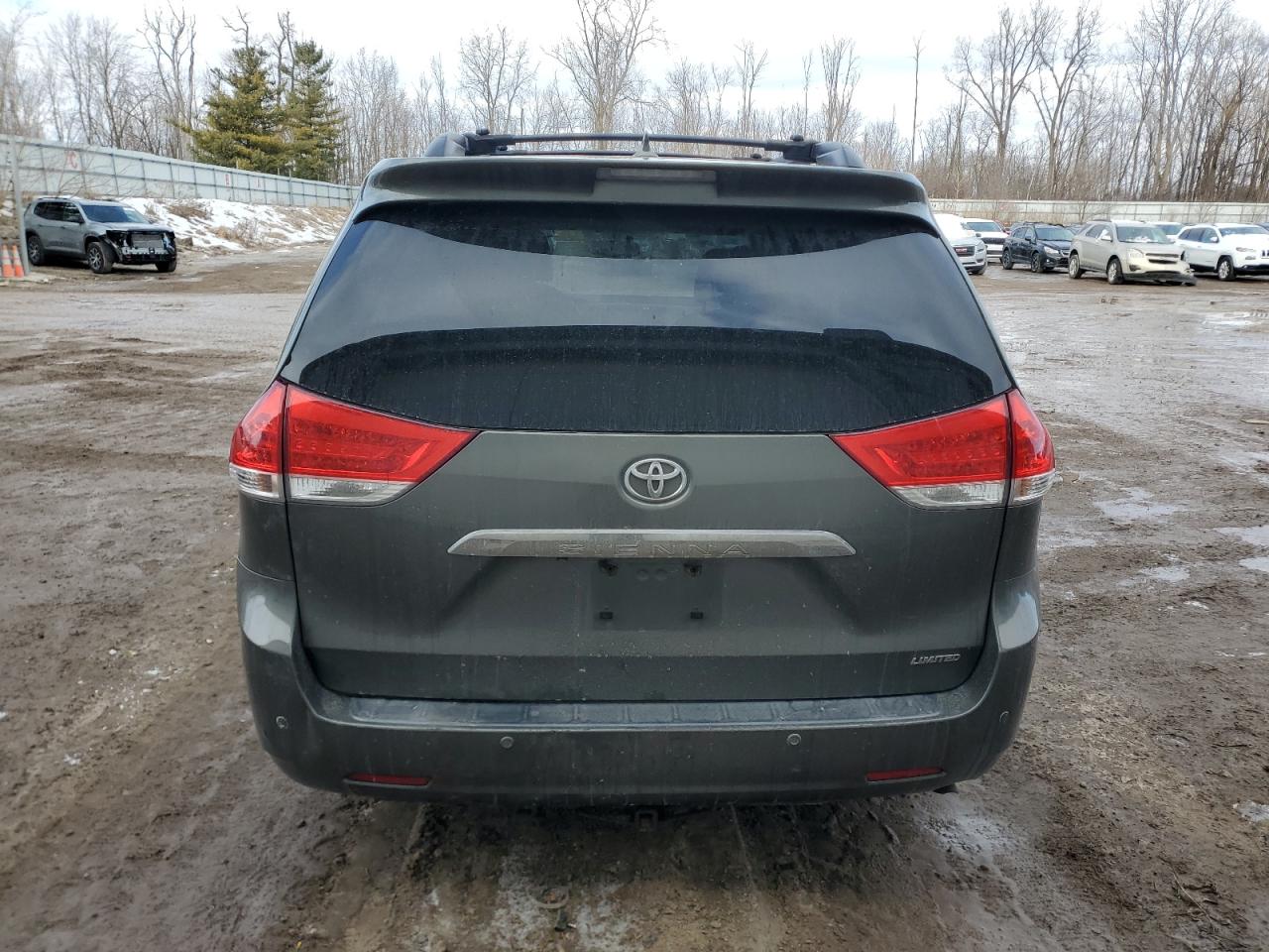 2011 Toyota Sienna - Image 6