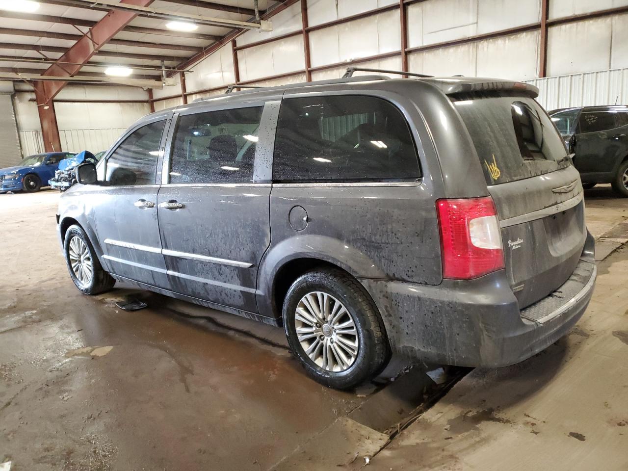 2015 Chrysler Town & Country - Image 2