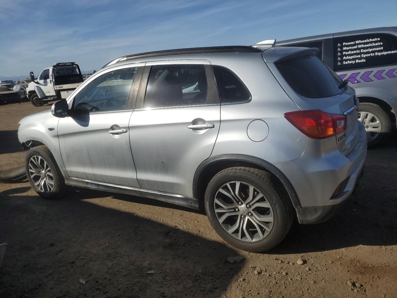 2018 Mitsubishi Outlander - Image 2