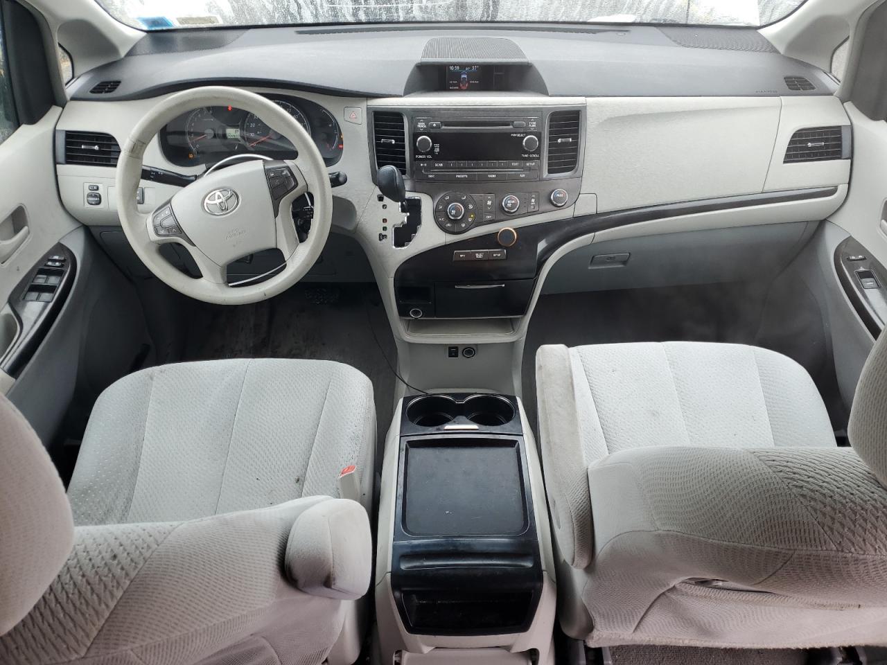 2011 Toyota Sienna - Image 8