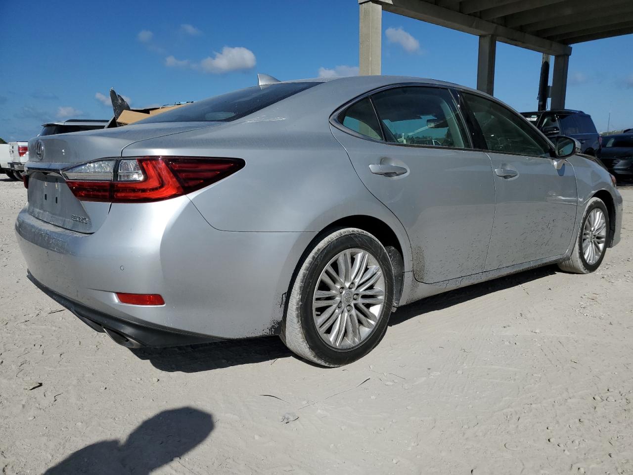 2017 Lexus ES - Image 3