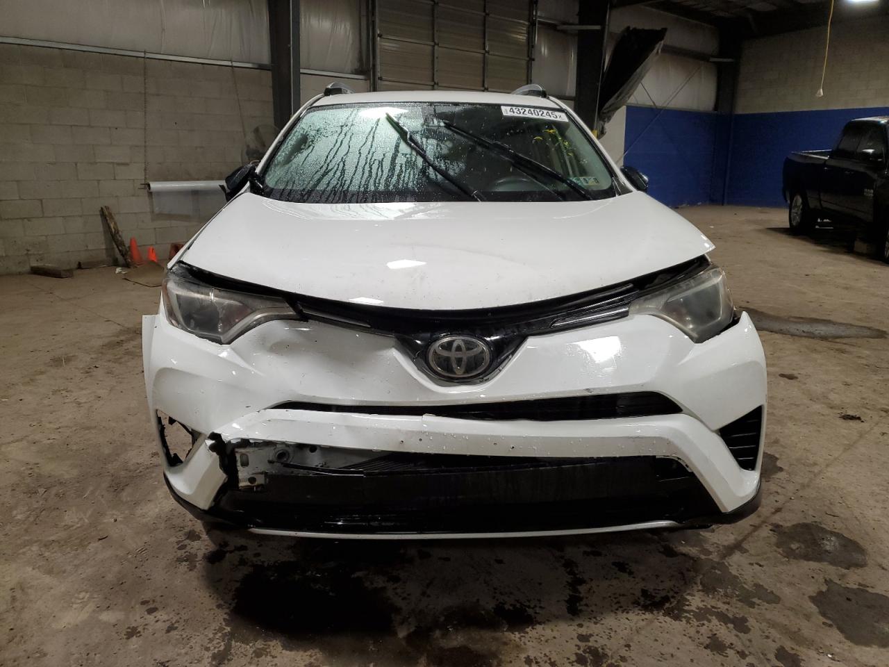 2017 Toyota RAV 4 - Image 5