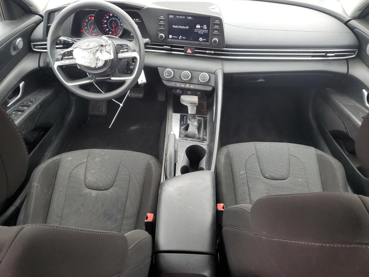 2022 Hyundai Elantra - Image 8
