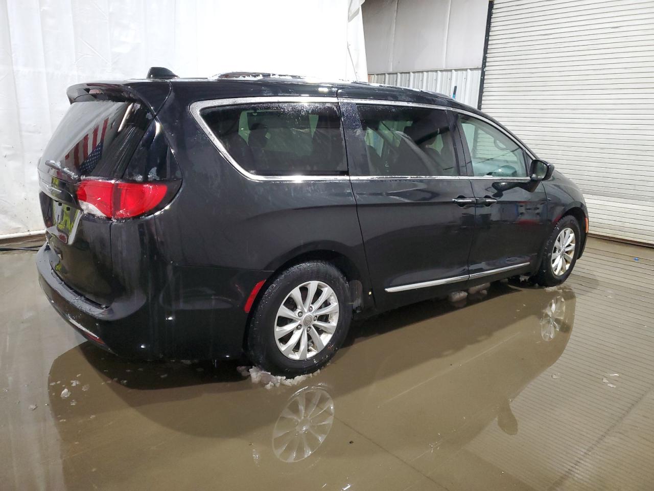 2018 Chrysler Pacifica - Image 3