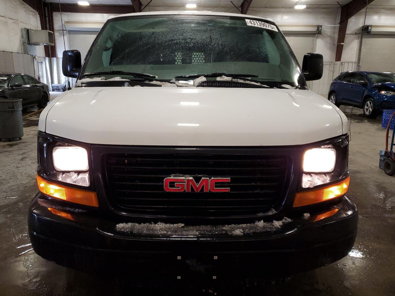 2012 GMC Savana - Image 5