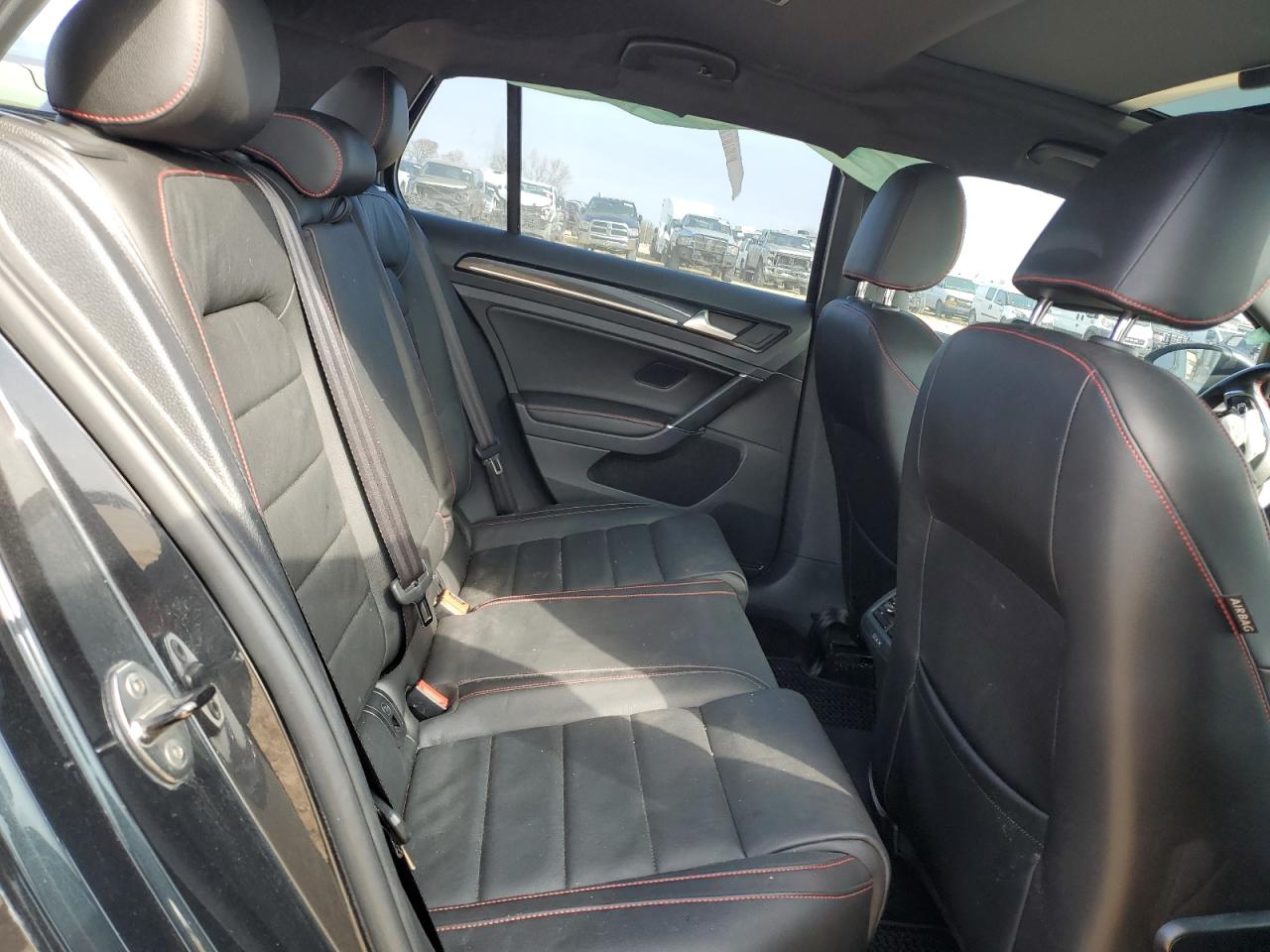 2017 Volkswagen GTI - Image 10