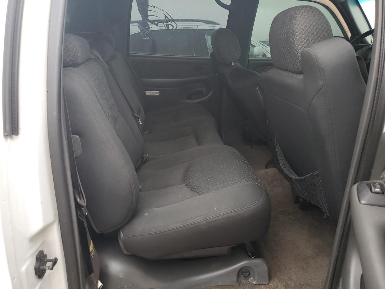 2003 Chevrolet Avalanche - Image 11