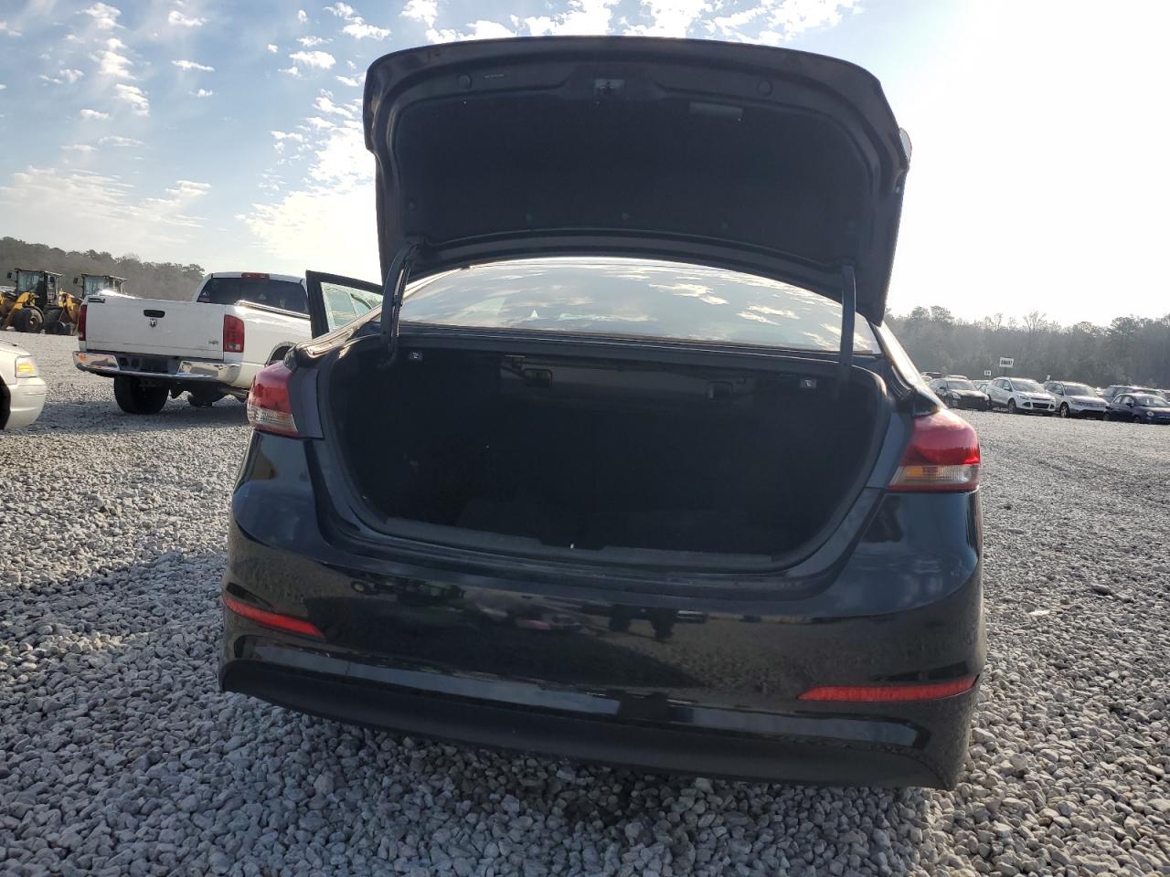 2018 Hyundai Elantra - Image 6