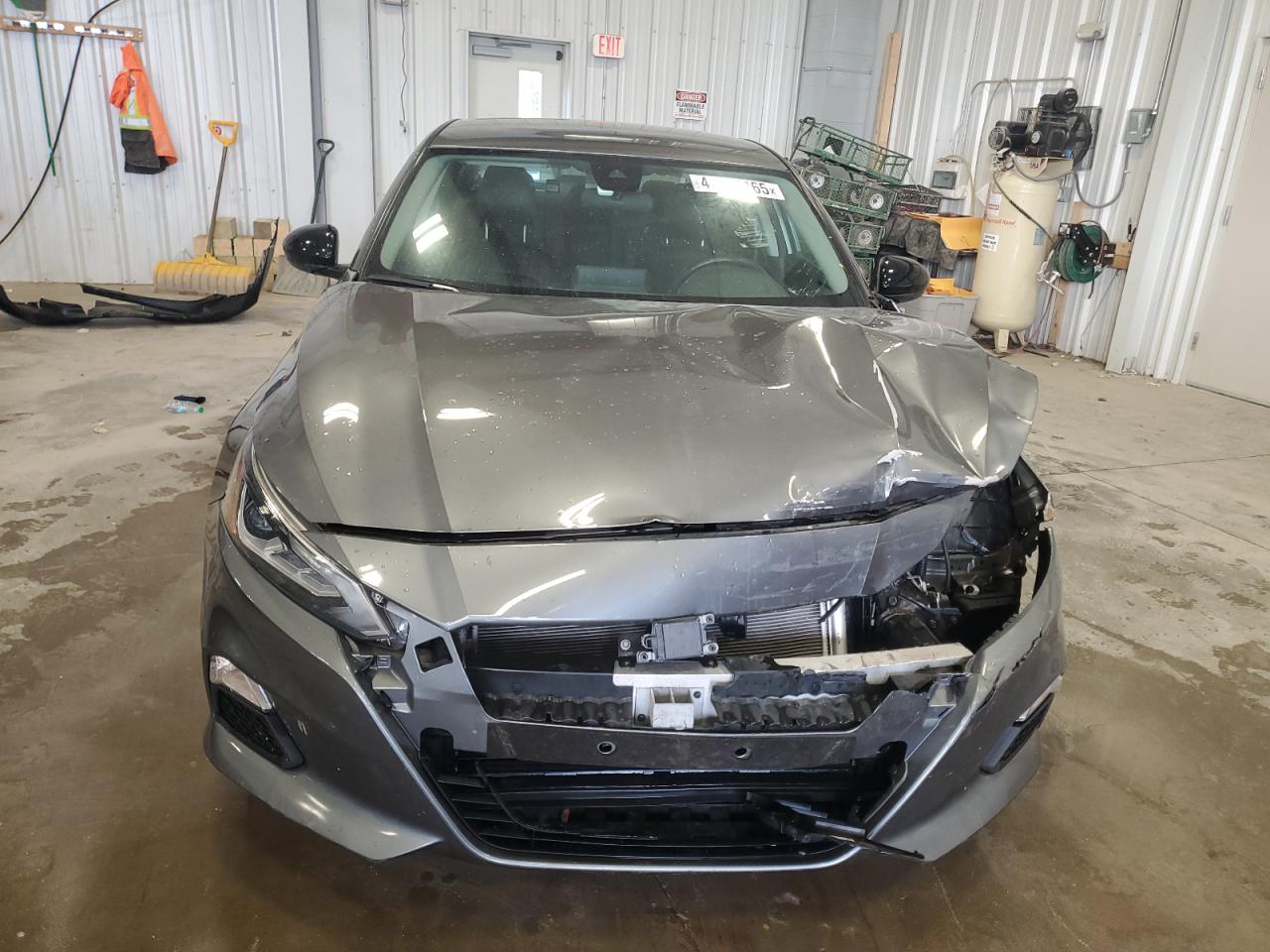 2022 Nissan Altima - Image 5