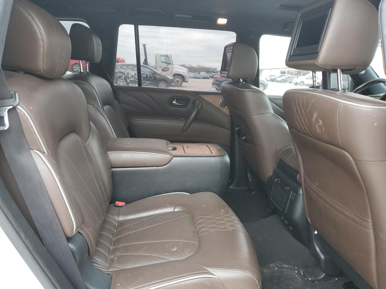 2017 Infiniti QX80 - Image 11