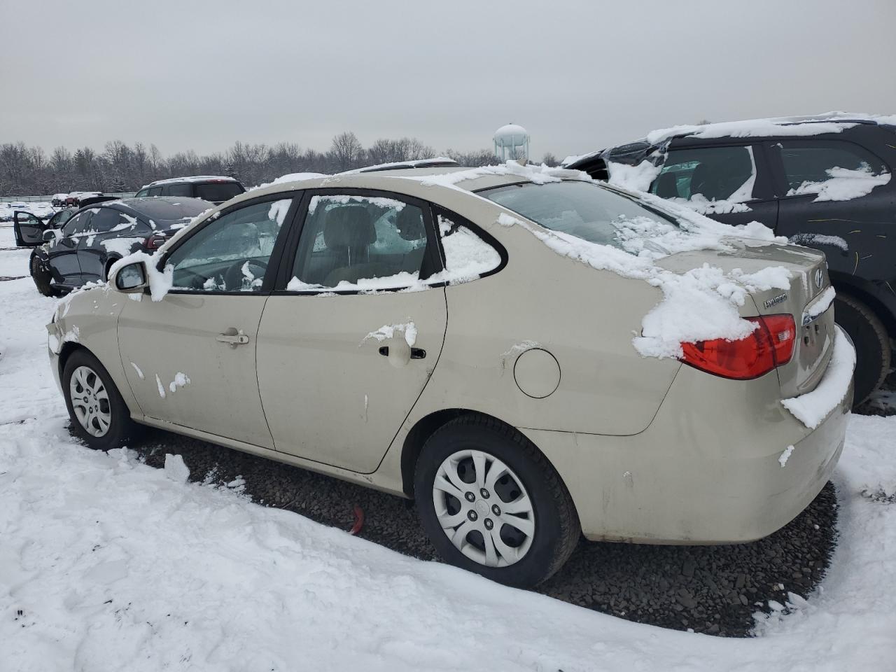 2010 Hyundai Elantra - Image 2