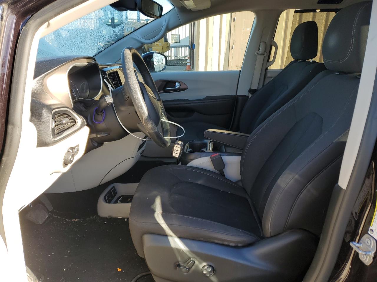 2019 Chrysler Pacifica - Image 7