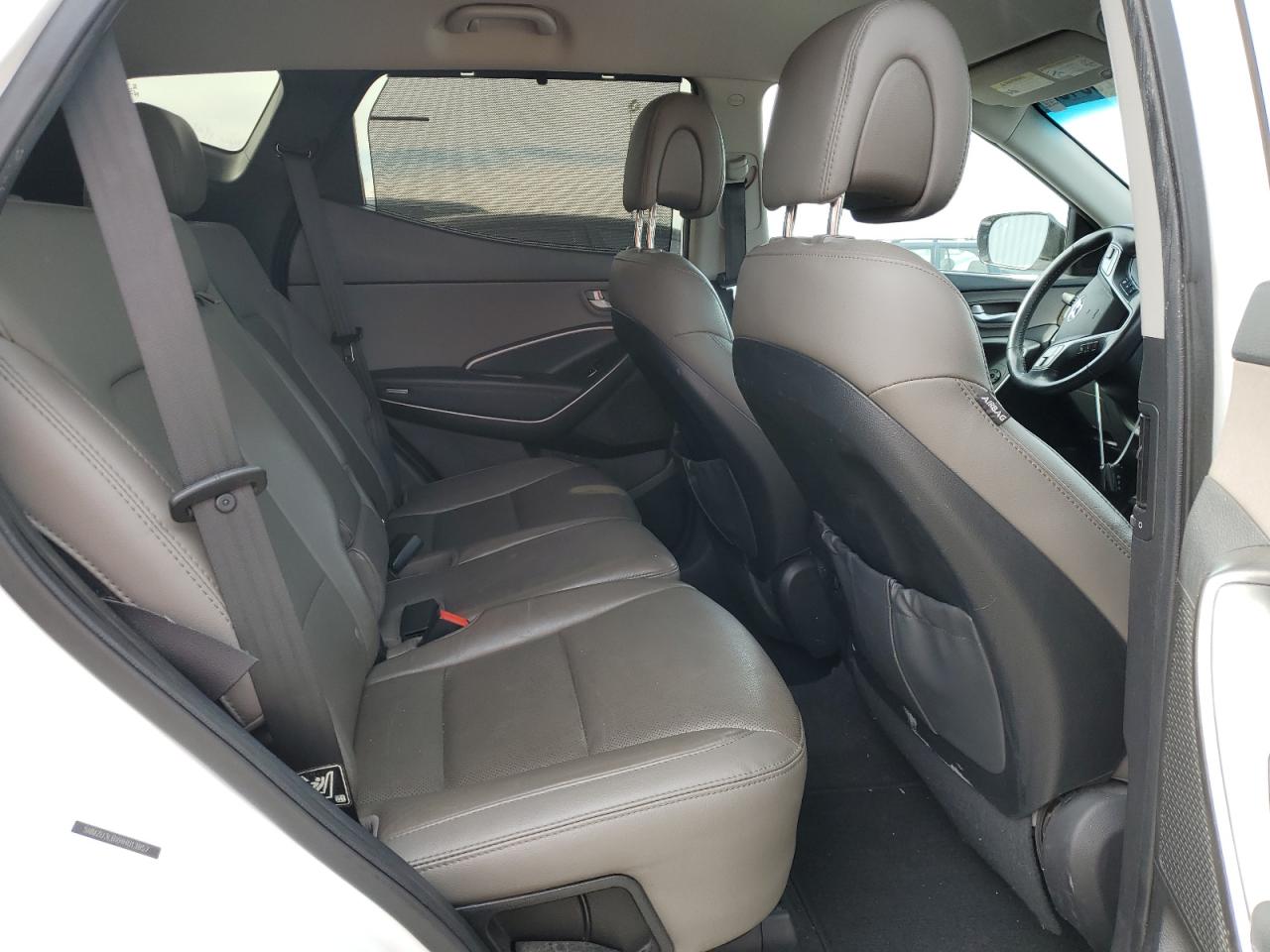 2017 Hyundai Santa Fe - Image 11