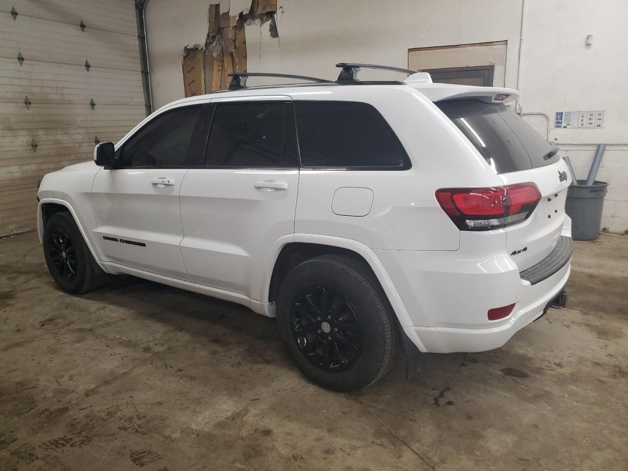 2020 Jeep Grand Cherokee - Image 2