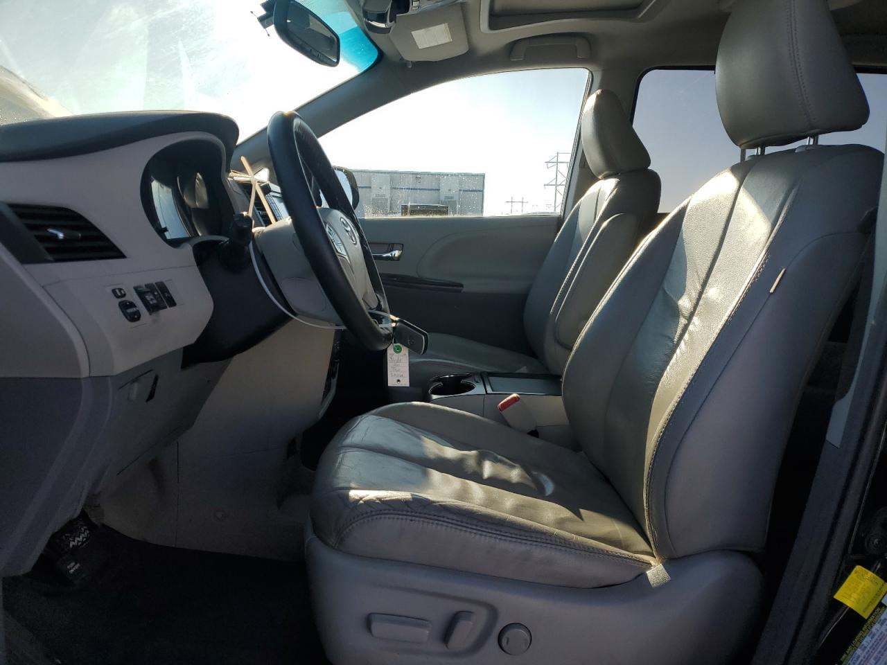 2011 Toyota Sienna - Image 7