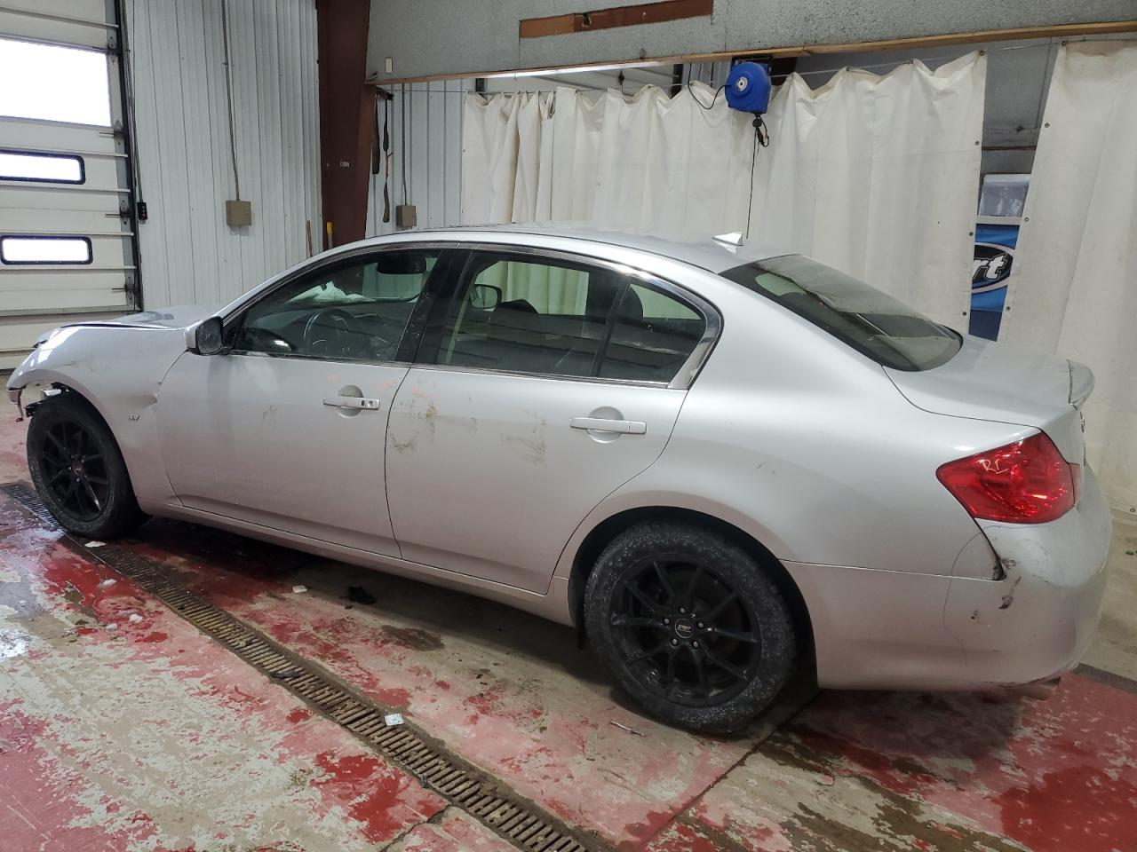 2015 Infiniti Q40 - Image 2