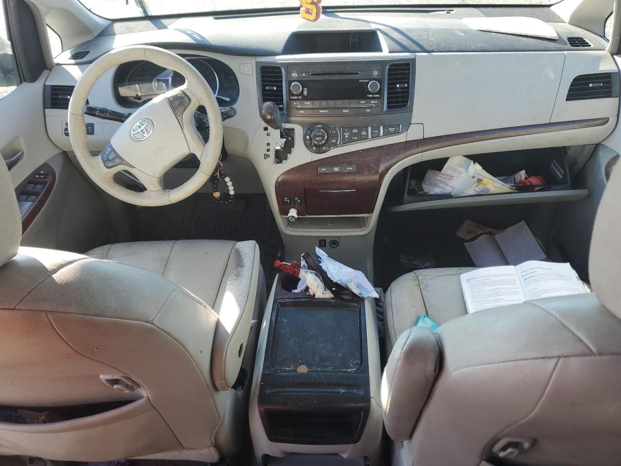 2011 Toyota Sienna - Image 8