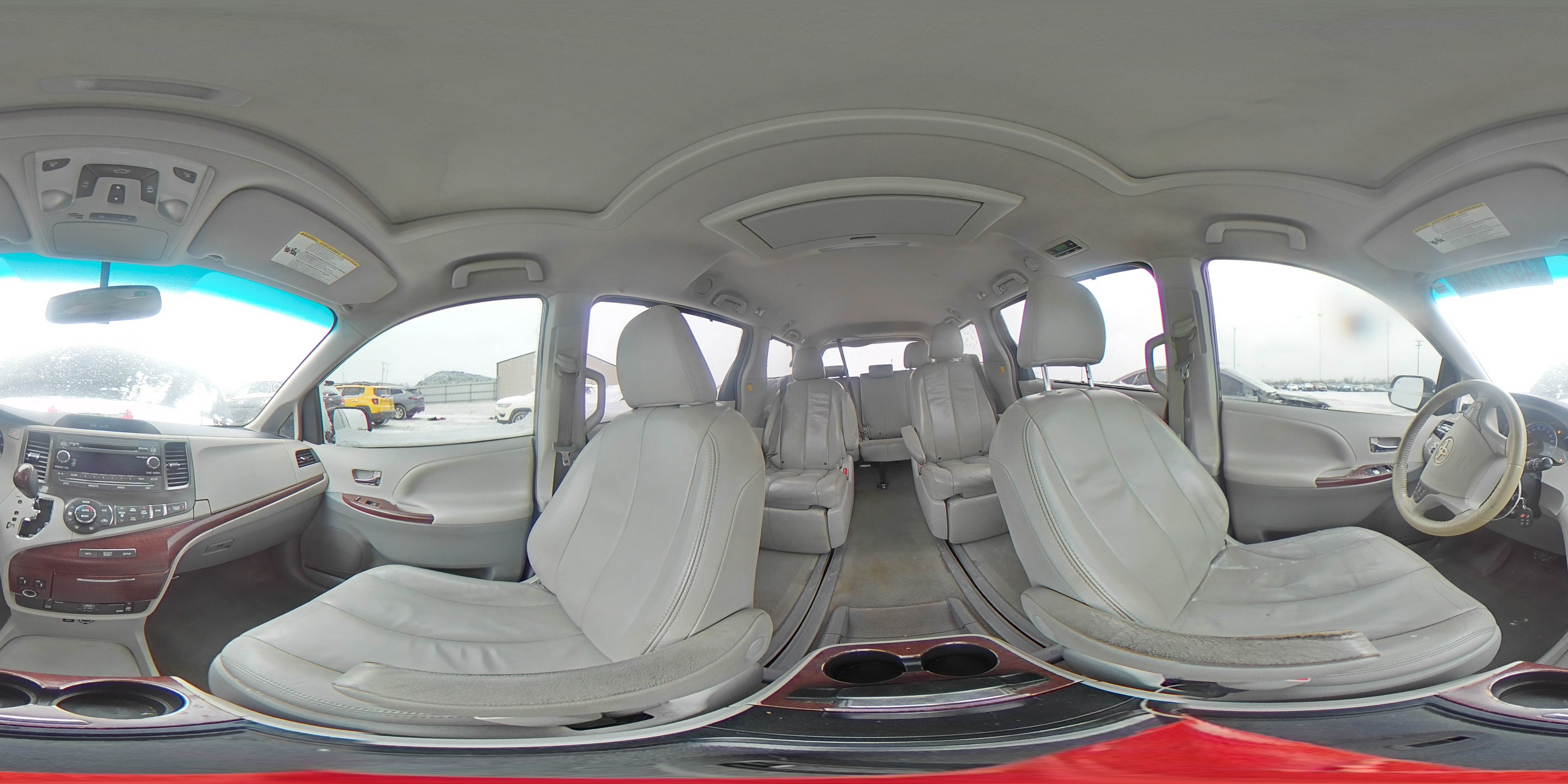 2012 Toyota Sienna - Image 13