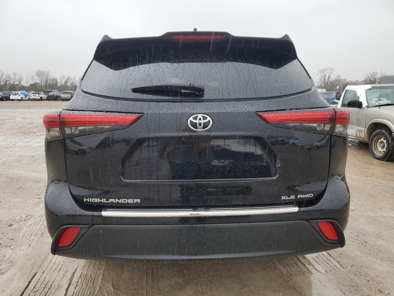 2022 Toyota Highlander - Image 6