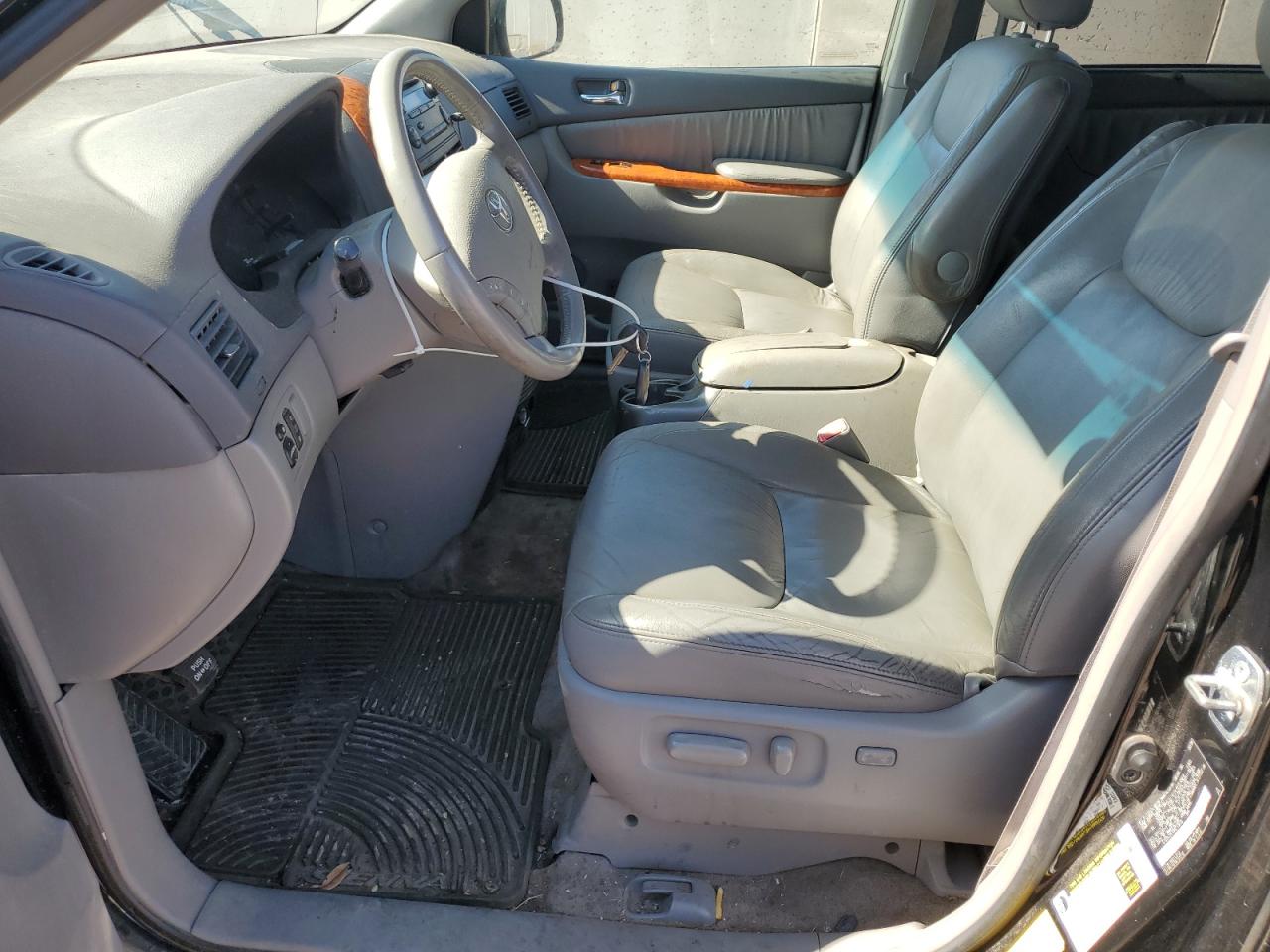 2008 Toyota Sienna - Image 7