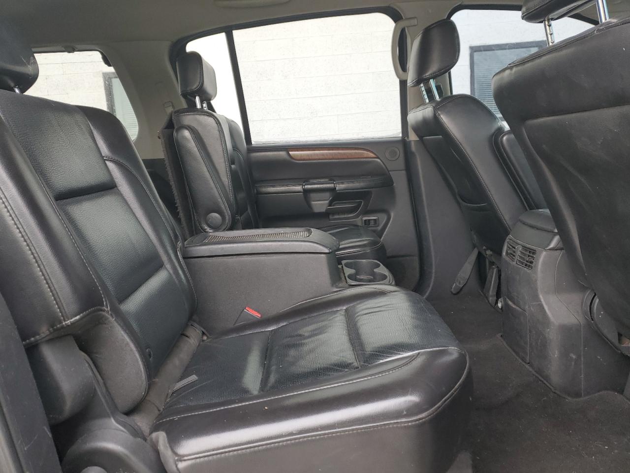 2009 Nissan Armada - Image 11