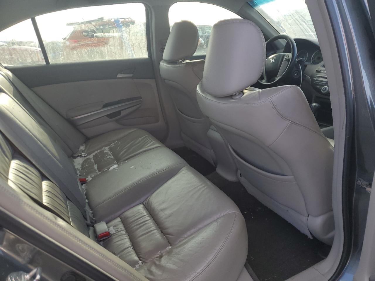 2009 Honda Accord - Image 11