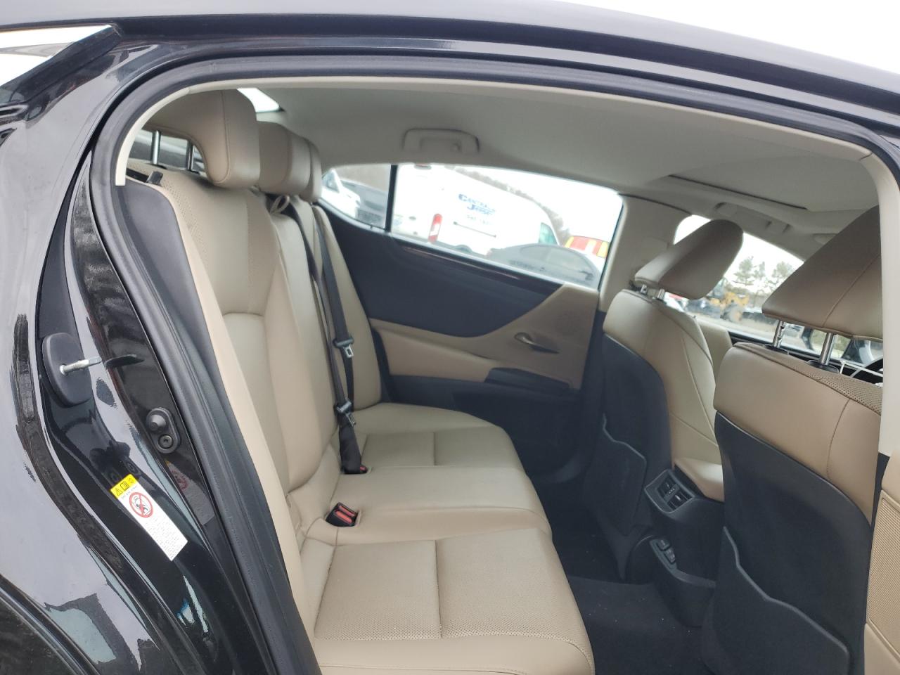 2019 Lexus ES - Image 10