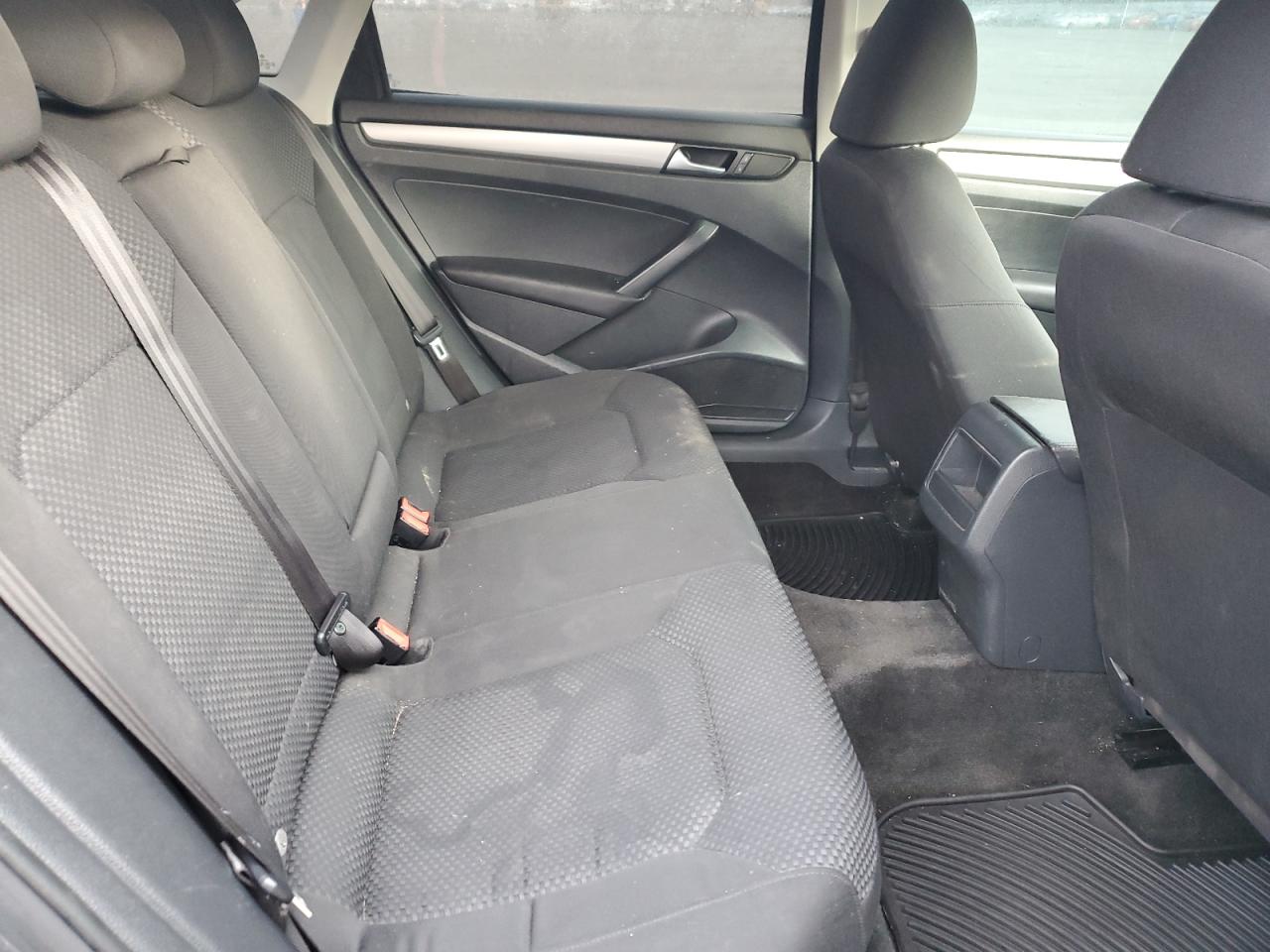 2015 Volkswagen Passat - Image 10