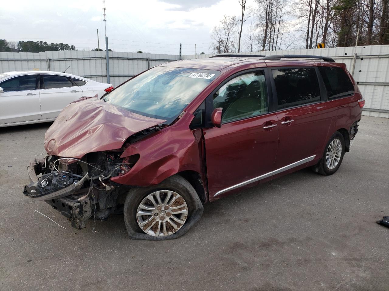 2015 Toyota Sienna - Image 1
