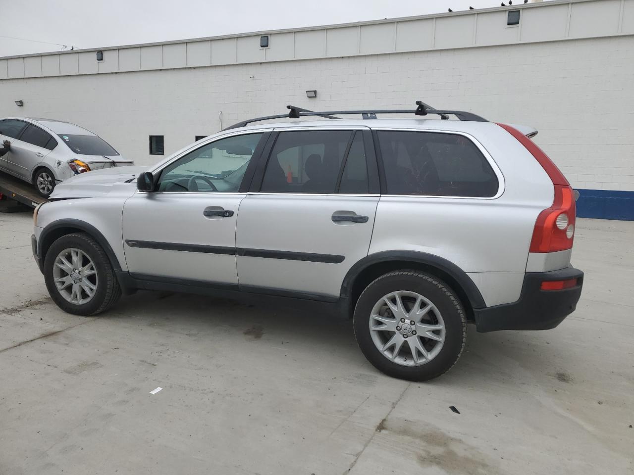 2004 Volvo XC90 - Image 2