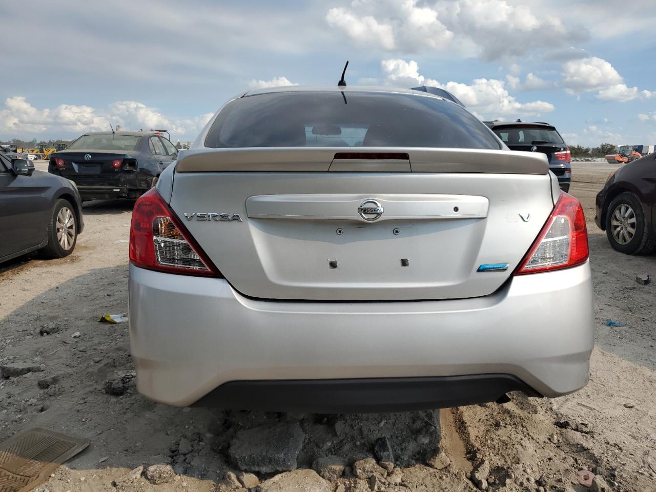 2015 Nissan Versa - Image 6