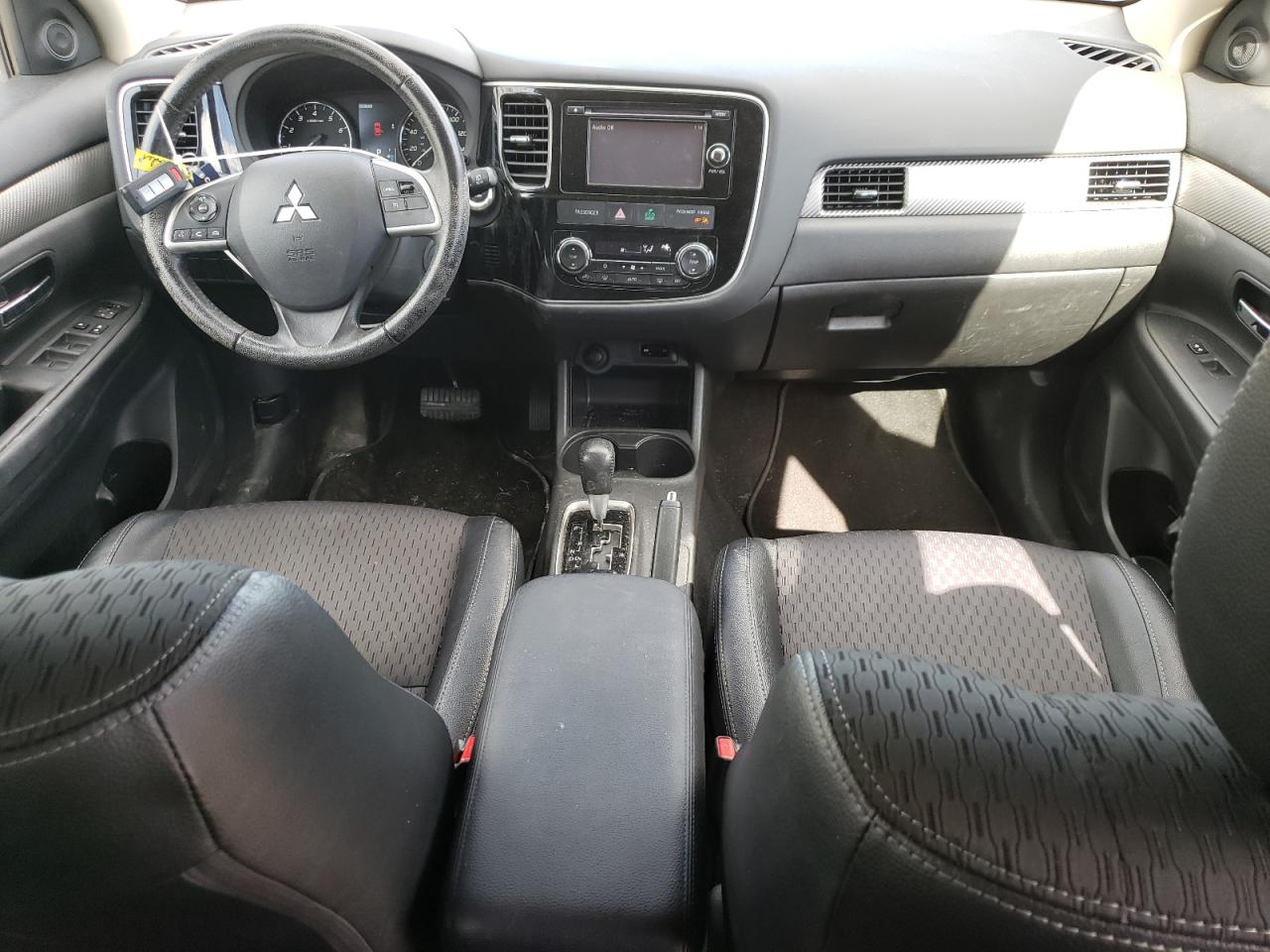 2015 Mitsubishi Outlander - Image 8