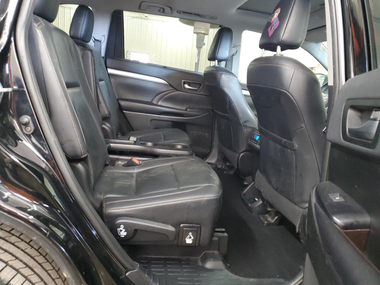 2019 Toyota Highlander - Image 11