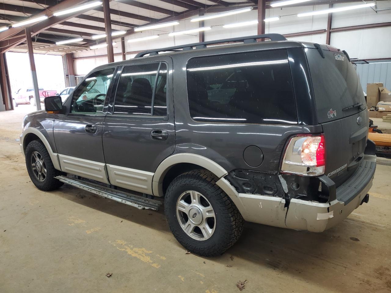 2005 Ford Expedition - Image 2