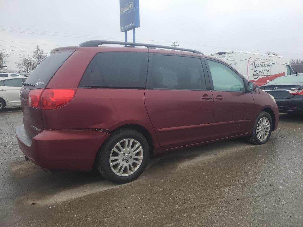 2009 Toyota Sienna - Image 3