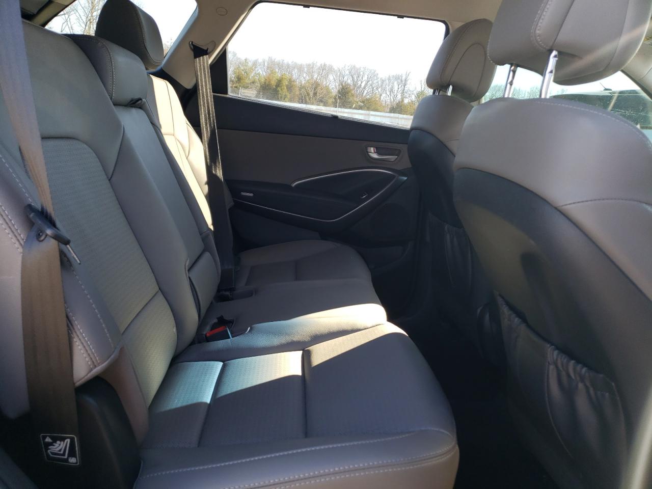 2014 Hyundai Santa Fe - Image 11