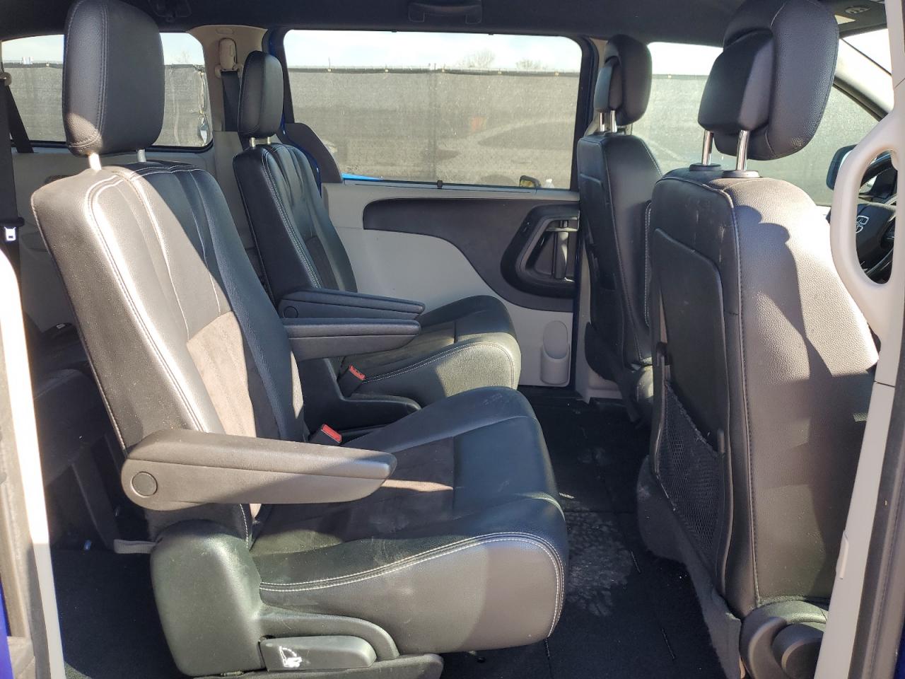 2019 Dodge Caravan - Image 11